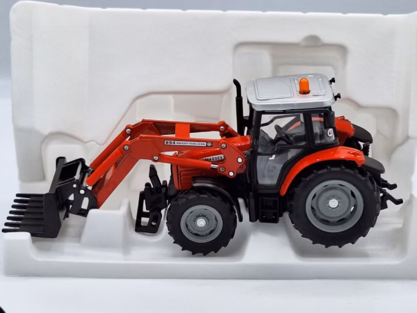 Massey Ferguson 894 met Voorlader