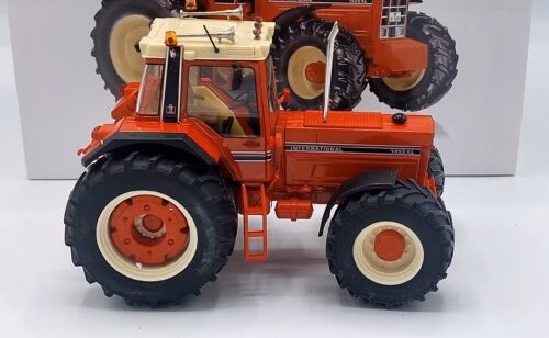 International 1455XL (Verbouwd)