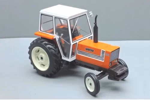 Fiat 880 2WD met Witte Cabine REP 163