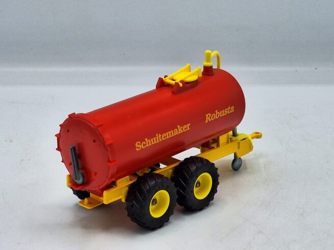Schuitemaker Robusta Mesttank