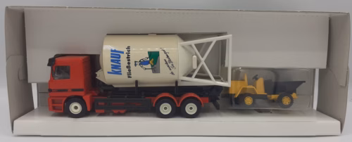 Mercedes Benz Vrachtwagen met Silotransporter en Lader SK3436