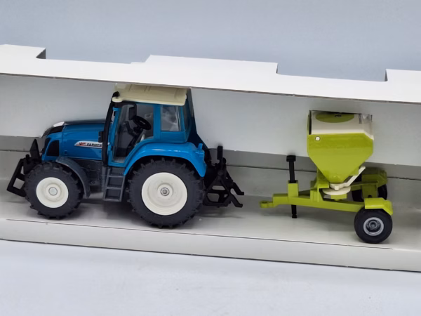 Fendt 412 Vario met Strooier