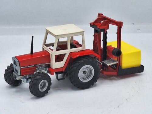 Massey Ferguson 3050 A met Kuilsnijder