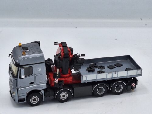 Mercedes Benz Actros MP4 Big Space 8x4 met Fassi 1100