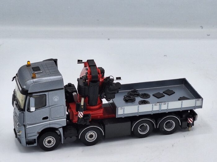 Mercedes Benz Actros MP4 Big Space 8x4 met Fassi 1100