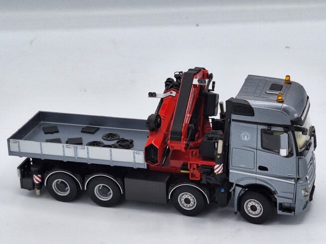 Mercedes Benz Actros MP4 Big Space 8x4 met Fassi 1100