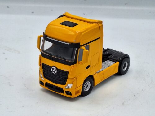 Mercedes Actros MP4 Gigaspace 4x2 Yellow